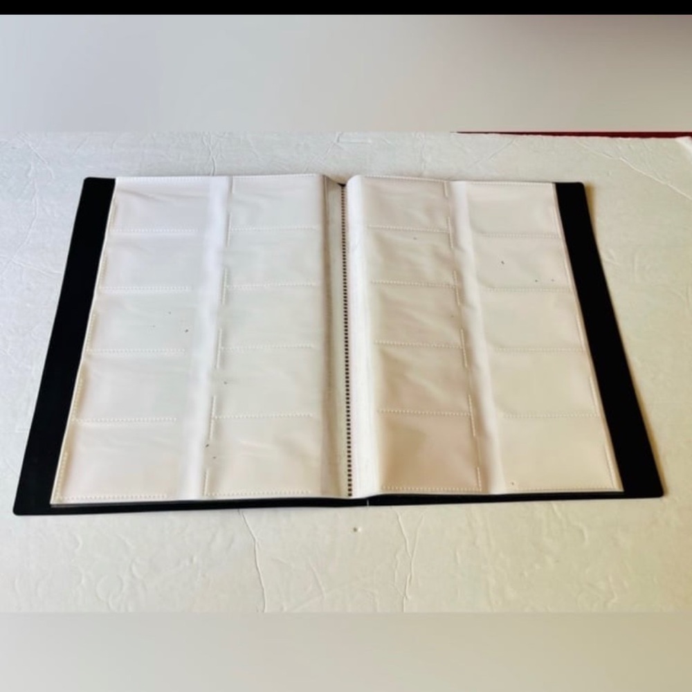 CARD HOLDER/BINDER (HOLDS 200+ CARDS) BUSINESS/BASEBALL CARDS) CLEAR FRONT ONLY